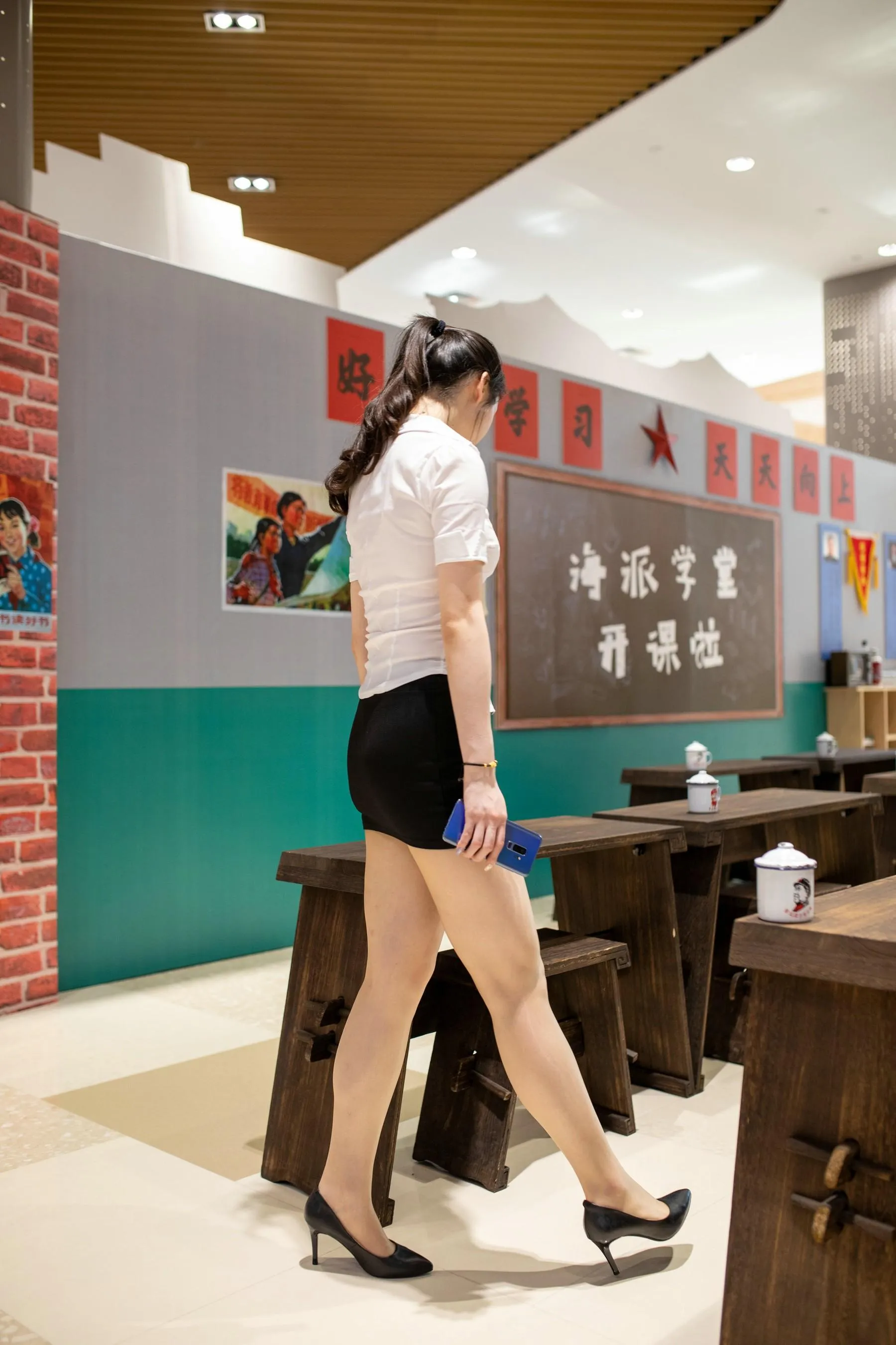 [魔镜街拍] NO.109 牛男街拍 搭讪清秀可人的亮丝小姐姐 [185P]插图7